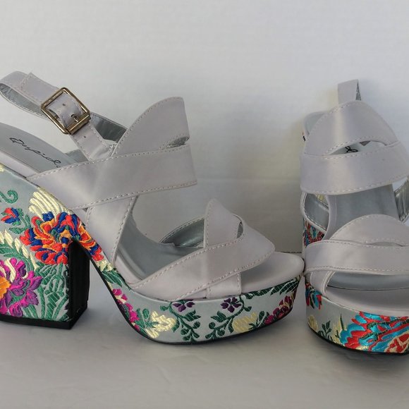 Qupid Gray High Heel Sandals With Floral Embroidery Pattern Block Heel NWD NIB - Picture 2 of 16